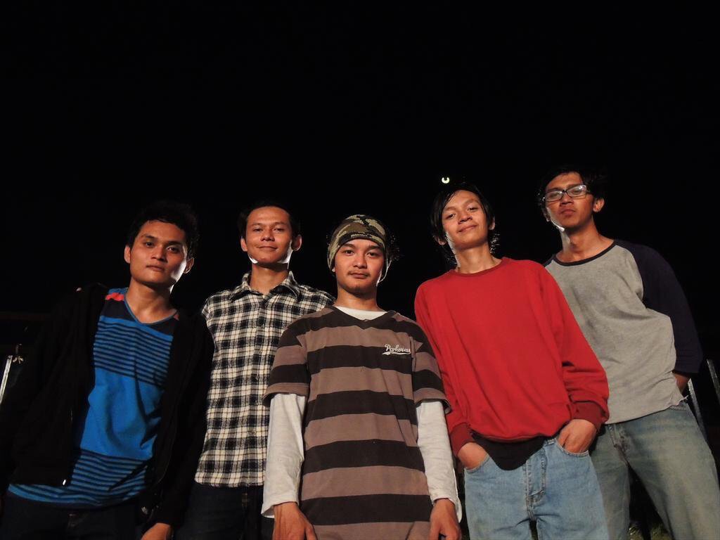 <a href="/VeinofValor/">Vein of Valor</a> Live at Launching CD Kompilasi West Java Invasion
27 Des 2015 - Lap.Kerkoff Garut | Tiket Presale 25K