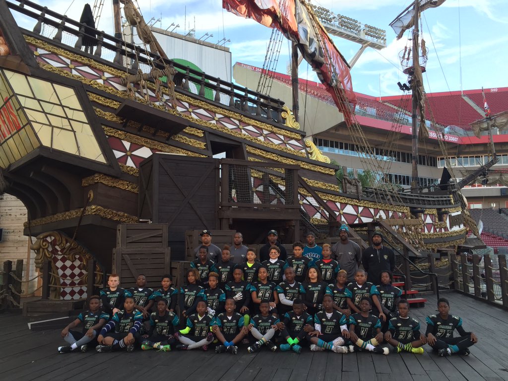 SportsTampaBay's tweet photo. The Nuccio Jags & South Shore Longhorns ready for an early AM #gdocfootball showdown! @HillsboroughFL @RJStadium https://t.co/ASV4286WaV