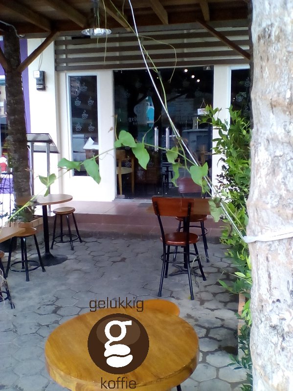 Ngintip dulu sebelum masuk...hweehehe!