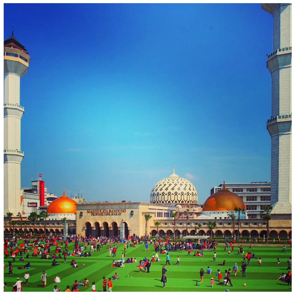 Alhamdulilah menurut BI, akhir thn 2015 ini, pertumbuhan ekonomi Kota Bandung 8,8 %. Tertinggi bersama Makasar.