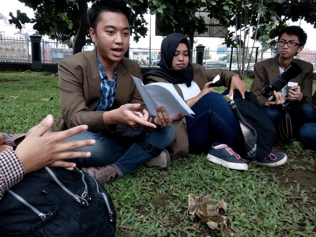 Kak Gilang lagi briefing materi hari ini :) #KBMBUBAT #MDPBERBAGI