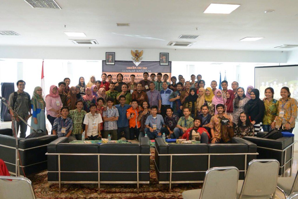 HIMETA_ITSB's tweet photo. Alhamdulillah acara Seminar Nasional MineXplore Day 2015 telah selesai dilaksanakan😊 https://t.co/g8IXcZMEpx