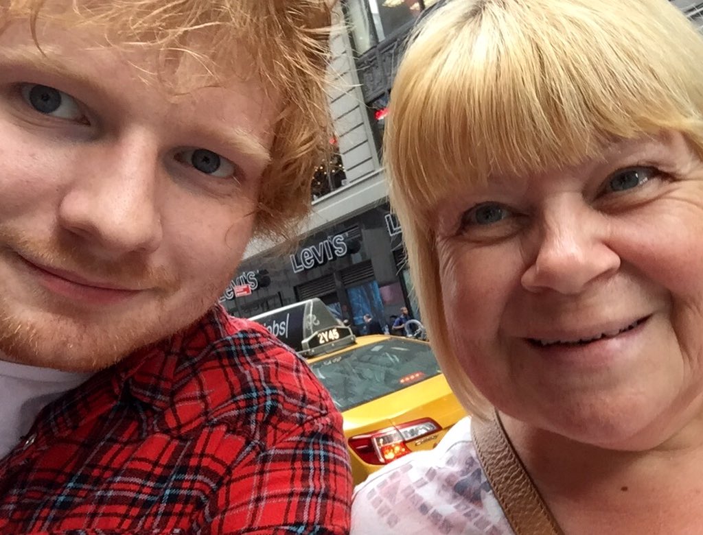 fost2424's tweet photo. #GIANTstocking @AHintOfLimeVP  My highlight of 2015 was randomly bumping into Ed Sheeran in the street in NYC https://t.co/UxmfUnToqG