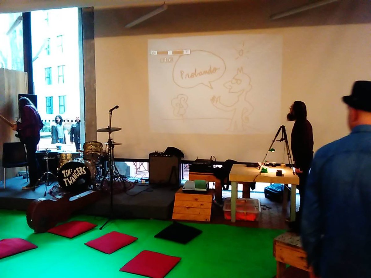 TIKITWANGERS's tweet image. Probando en #Festilab. Empezamos a las 13h. Churros en La Cantina. Mogollón se movidas hoy en @medialabprado.