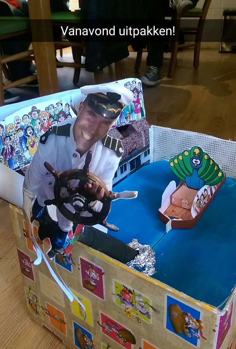 ErikITN's tweet photo. Verlate sinterklaas. Degene die mijn surprise heeft gemaakt heeft geen half werk verricht xD https://t.co/1oClsNLu3v