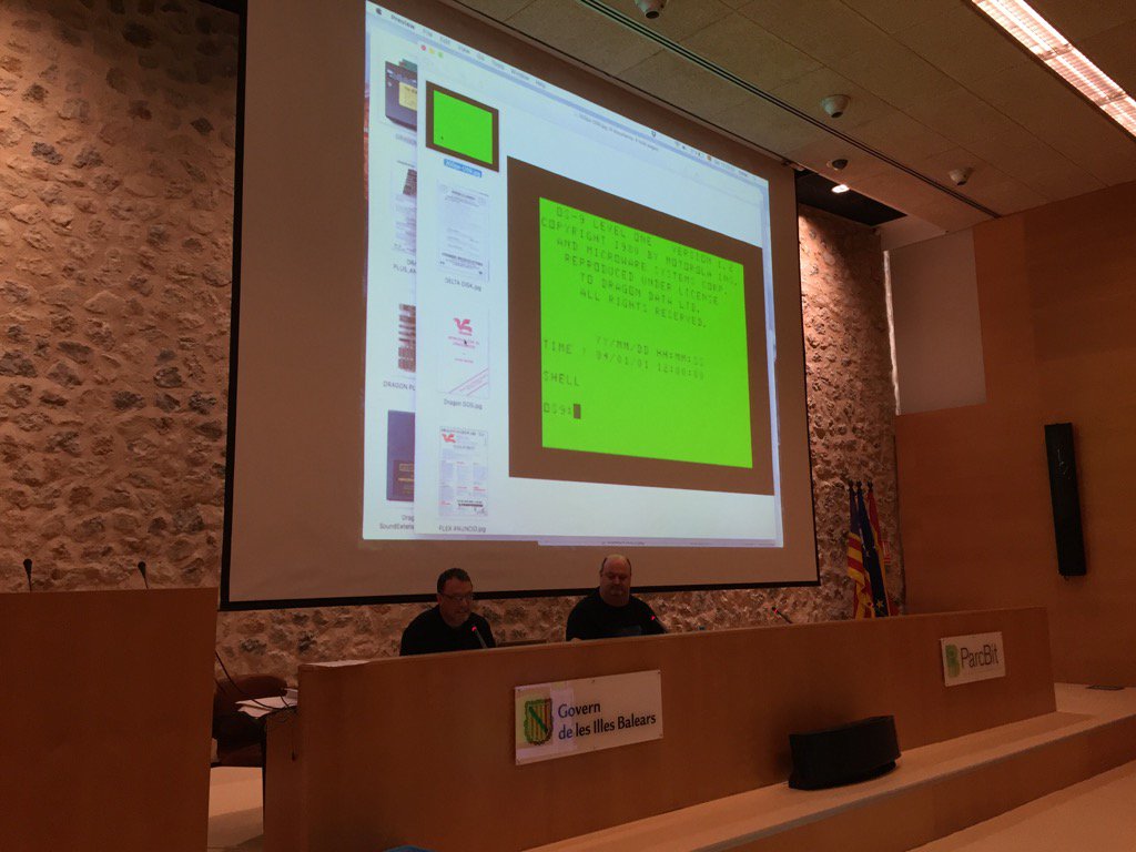 En <a href="/drachco/">José Martínez</a> en xerra de OS9, el sistema operatiu multitasca del Dragon 64. A la #RetroMallorca2015