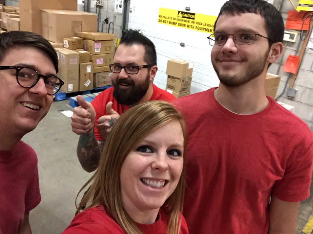 tiffanyp412's tweet image. Half a truck of transition is NBD here at Bradley. We&apos;ll switch up the line and palletize it. #workinhard #smartsort