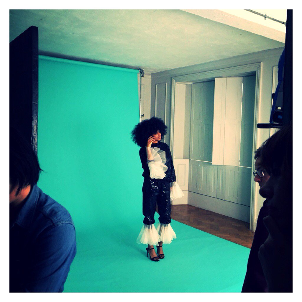 irisgoldmusic's tweet photo. Sneak peak from Elle Magazine shoot #ashish #elle #elleshoot #irisgold #ellemagazine 🌻 https://t.co/Q978L1spoq