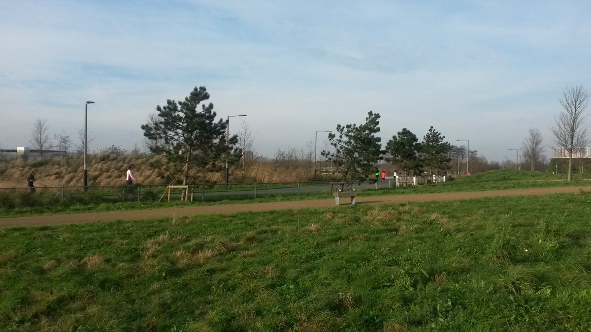 BobbyBigMc's tweet photo. Walking around Stratford in shorts and vest after run. Beautiful warm day #WeekBeforeXmas https://t.co/UUPqmTcpio