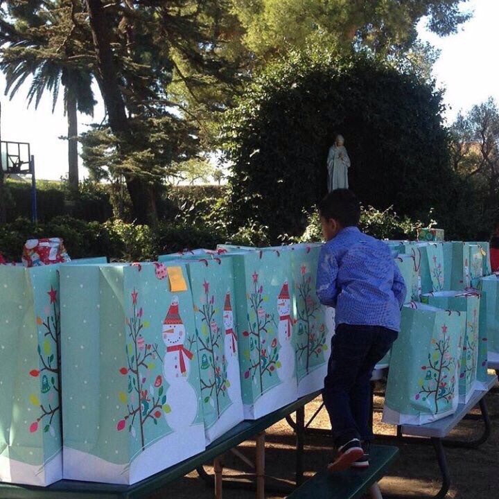 onelovesem's tweet photo. The Gifts Ariana Donated To Good Shepherd Shelter! https://t.co/vPhJ0OPMIB