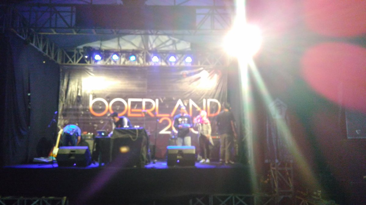 Ada penampilan DJ Bayu nih, semakin malam semakin hits, yuk merapat ke BOERLAND 2015 🙋