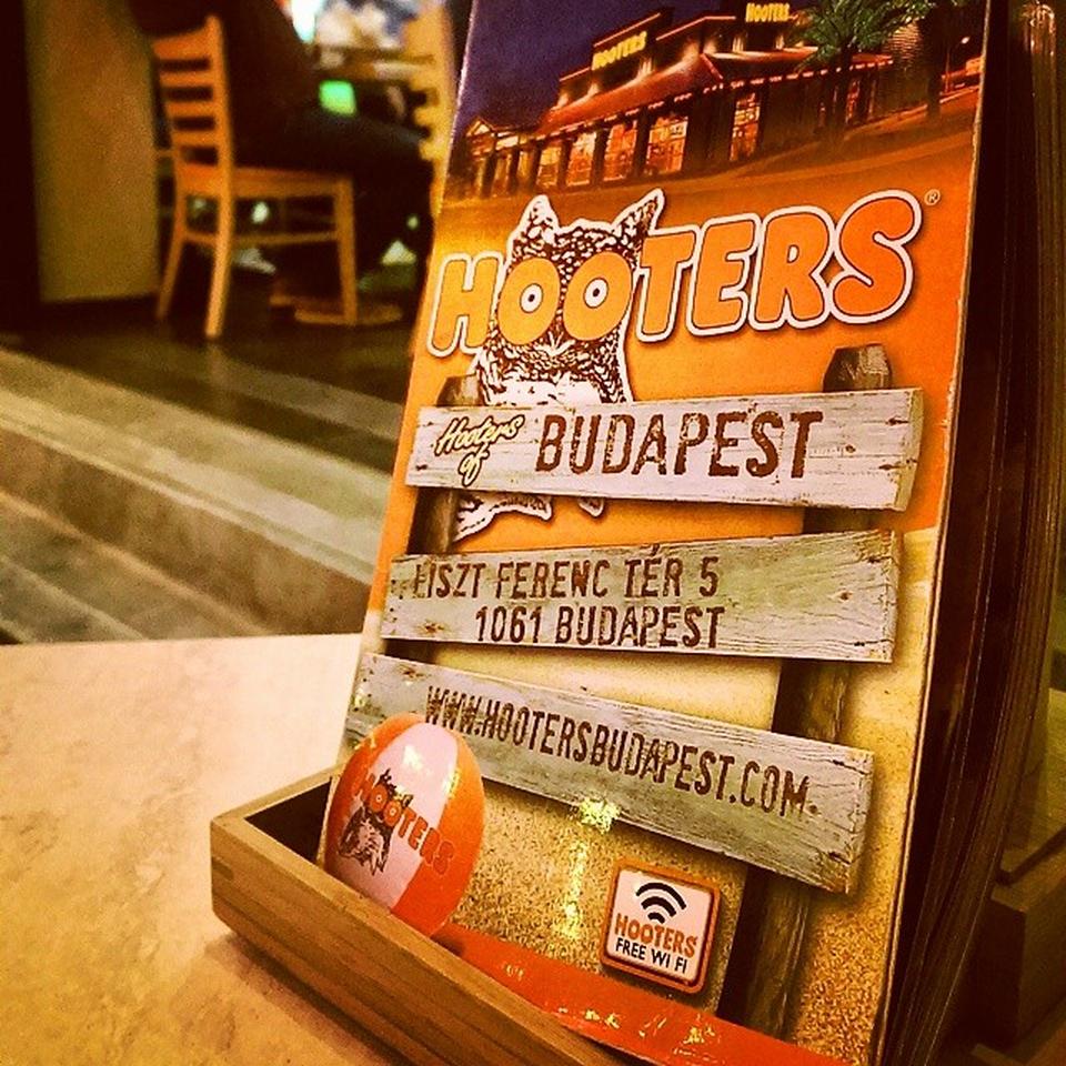HootersBudapest's tweet photo. o/ #Budapest https://t.co/YLTMHaNBaS