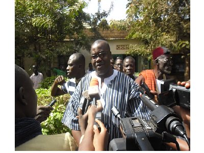 radiosomega's tweet photo. #Burkina Adama Séré nouveau président du parti des écologistes en remplacement de Ram Ouédraogo https://t.co/LpD3FJHWRG