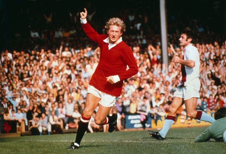 RetroFutbolClub's tweet photo. @ManUtdAction Dennis Law, Manchester United ⚽️ https://t.co/KxSptOamcK