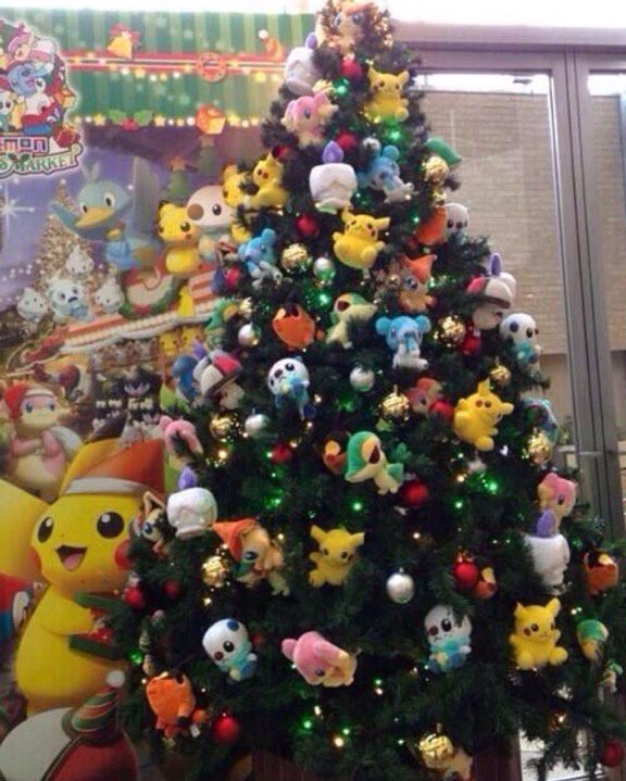 5SCS_Smut's tweet photo. Yours and parody Michael's Christmas tree. #CuteSCS https://t.co/r2H7VRa0xt