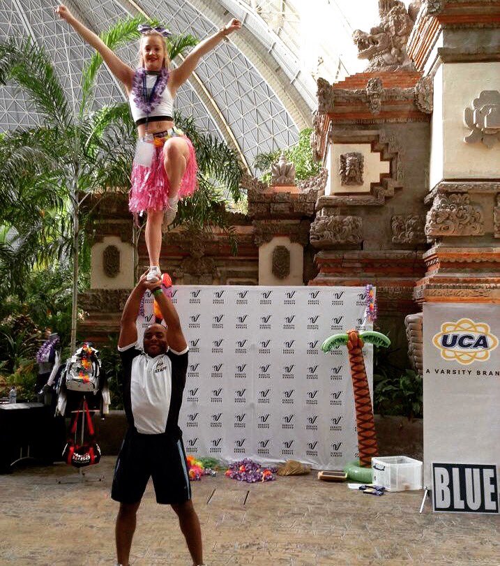 Aviator Allstars &amp; UCA, having some fun stunting at Varsity's Beach Cup in Berlin. Christmas by the beach? 🎀🎄🌴🏝💛
