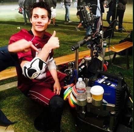 TEEN_WOLFFR_'s tweet photo. PHOTO: Dylan O'Brien sur le tournage de la 5b. https://t.co/z2lGrzhGqy