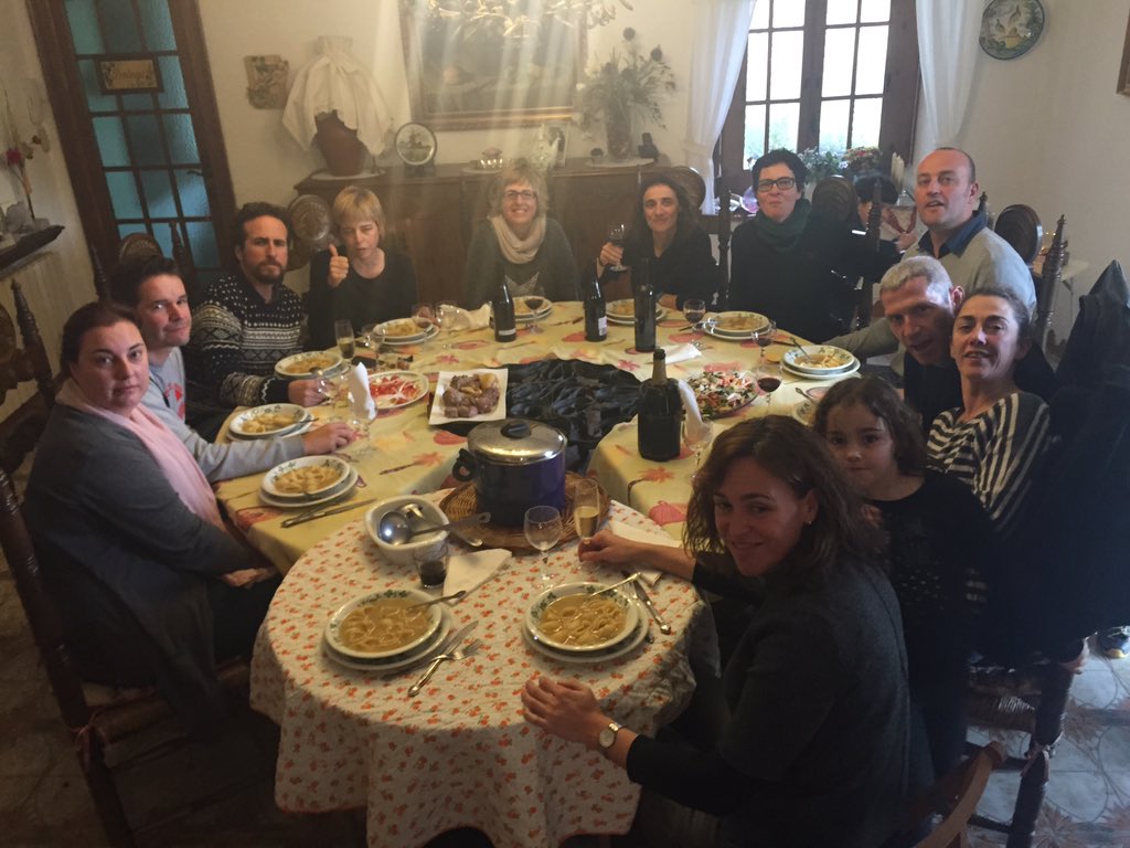 peprm's tweet photo. Magnific dinar d nadal amb els amics! #collaM #canyamars https://t.co/ESgS0KFhrs