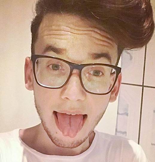 SnapCzat's tweet photo. https://t.co/FT5tFQlL3Z i życie staje się piękne ;) #polishboy #instaboy #polak #polska #mrr #ciacho #czat #randka https://t.co/14Wkh3iNqB
