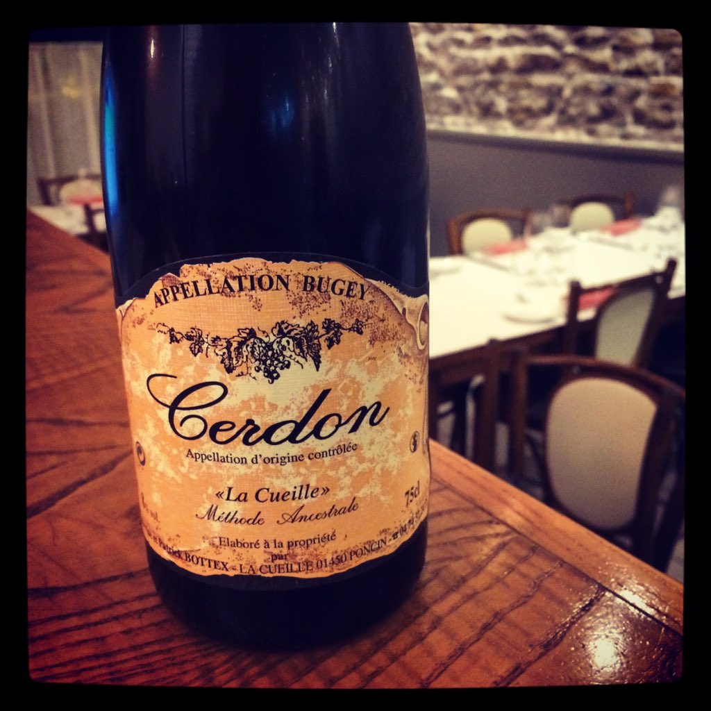 SupremeLyon's tweet photo. Qu'est ce que vous prenez à l'apéro ce soir ? #cerdon #bottex  #gamay #poulsard #lesupremelyon  #bugey #lyon https://t.co/bYQaEETOYS