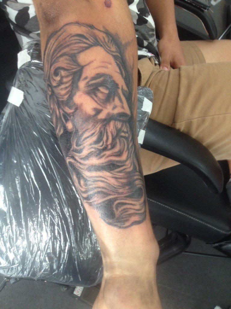 Mr. Tattoo on X: "Zeus en antebrazo!! Por Gino Carlo!!! https://t.co/agpiVJsNXy" / X