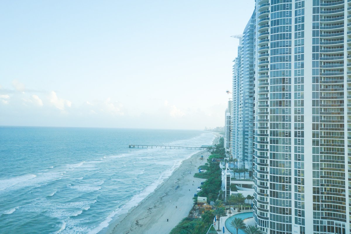 christinaleiigh's tweet photo. Best Brunch Buffet Alert 🚨| Holiday Recharge @SoleHotels 🌴☀️⛄️ (+ a 🎁 for you!) https://t.co/u9aEDttr3U #travel #SIB https://t.co/Fke9eEEzgH