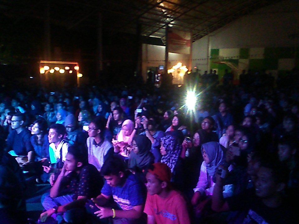 Suasana perform <a href="/payungteduh/">payungteduh</a> at #hellodecember  <a href="/HelloEnt/">Hello Entertainment</a>