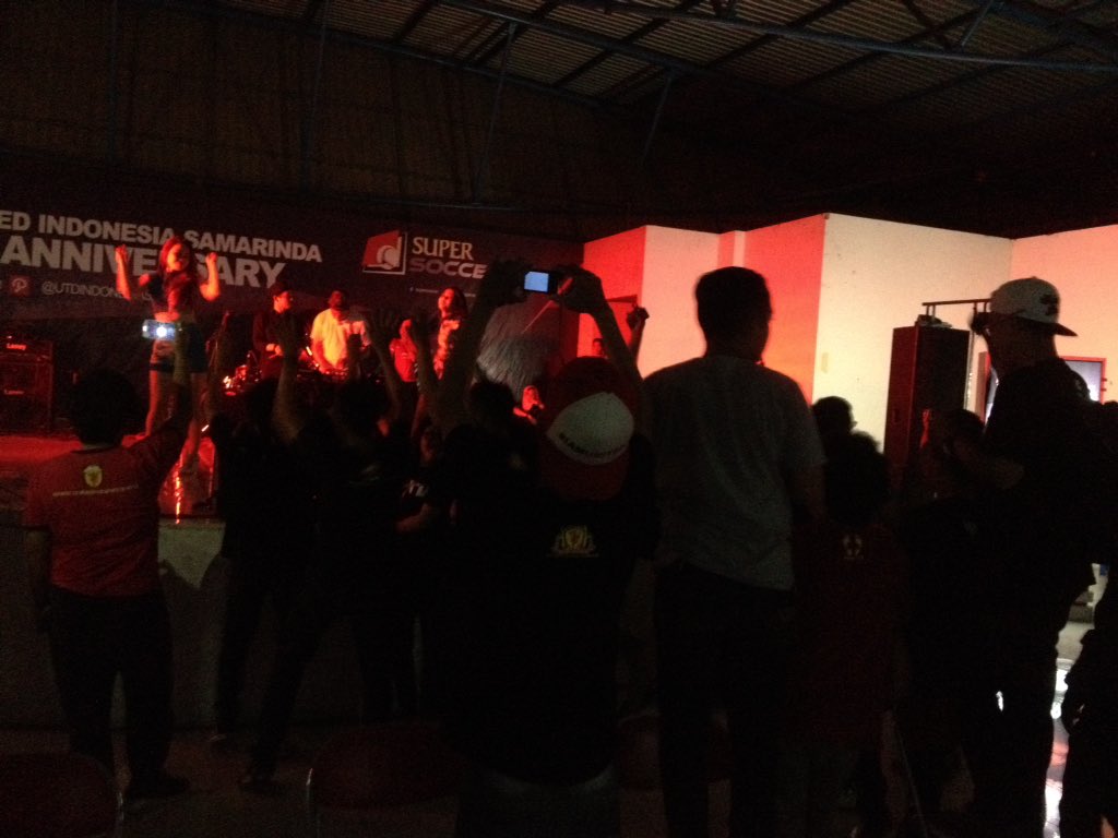 Anniv party 🍺🍺🍺 hahaa <a href="/UtdIndonesiaSMR/">#UISMR</a>