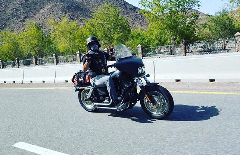 memshades's tweet photo. A weekend road trip w/ @khalifamhd! #FXDF #FatBob #BatwingFairing #FatBobBagger #HDFatBob https://t.co/LSqyZvYO3z