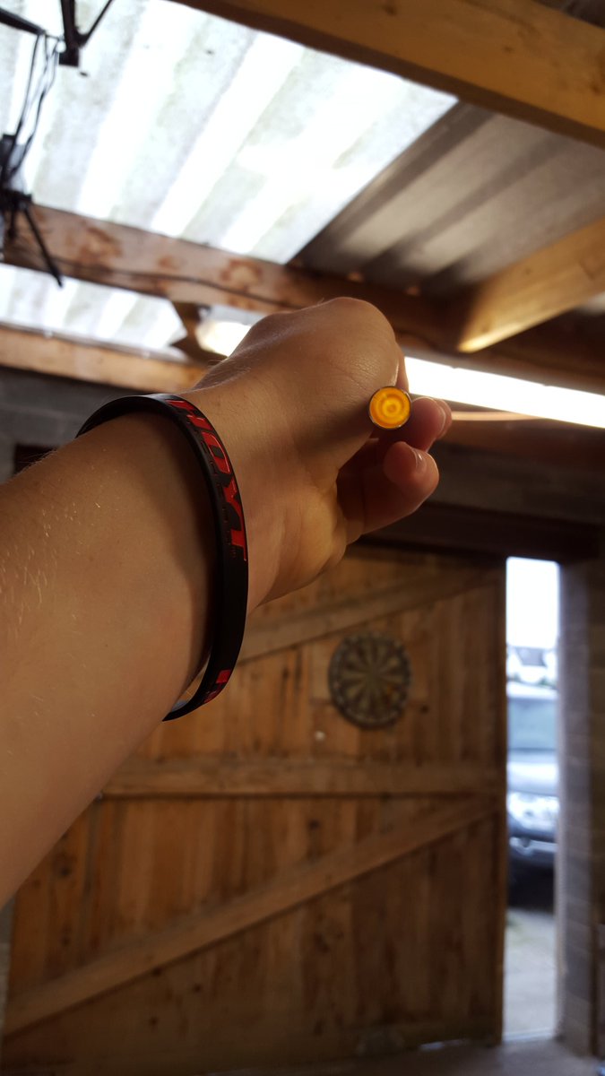 DanielFoley7's tweet photo. Setting up my X23's and I discovered a cool effect in the shaft when a transparent nock is in it.. @EastonArrows https://t.co/8NOWPOjHE4