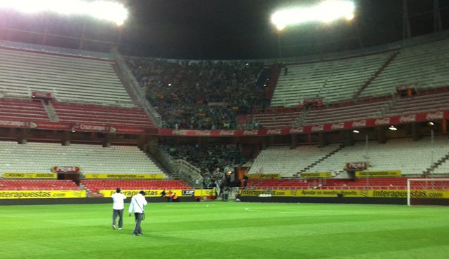 RBB_betis_1907's tweet photo. ¡¡¡50.000 CONTRA 4 GATOS!!! https://t.co/YRvti14umA