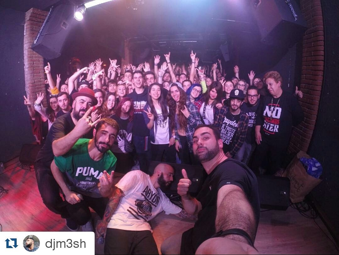 Mediyama's tweet photo. Ayer en Reus, poca broma con esta peña y la humedad!! #Rayden #DjMesh #HectorGarciaRoel #BabeEstudioUno https://t.co/qVqfsUrQjB