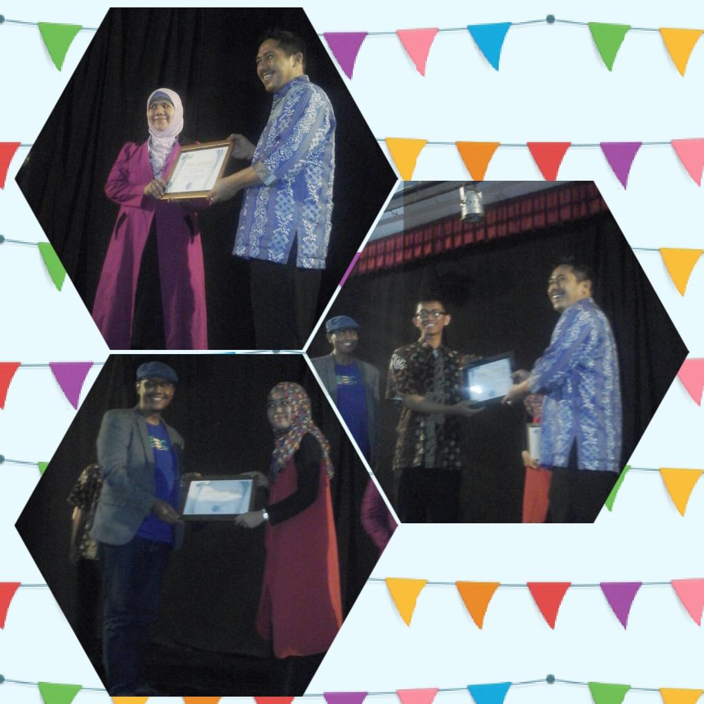 festsastraislam's tweet photo. Pemberian Penghargaan kepada @helvy @h_elshirazy @penasinta atau yg mewakili. Penutupan #FSIN2015 https://t.co/7aJ1gQ8YqM