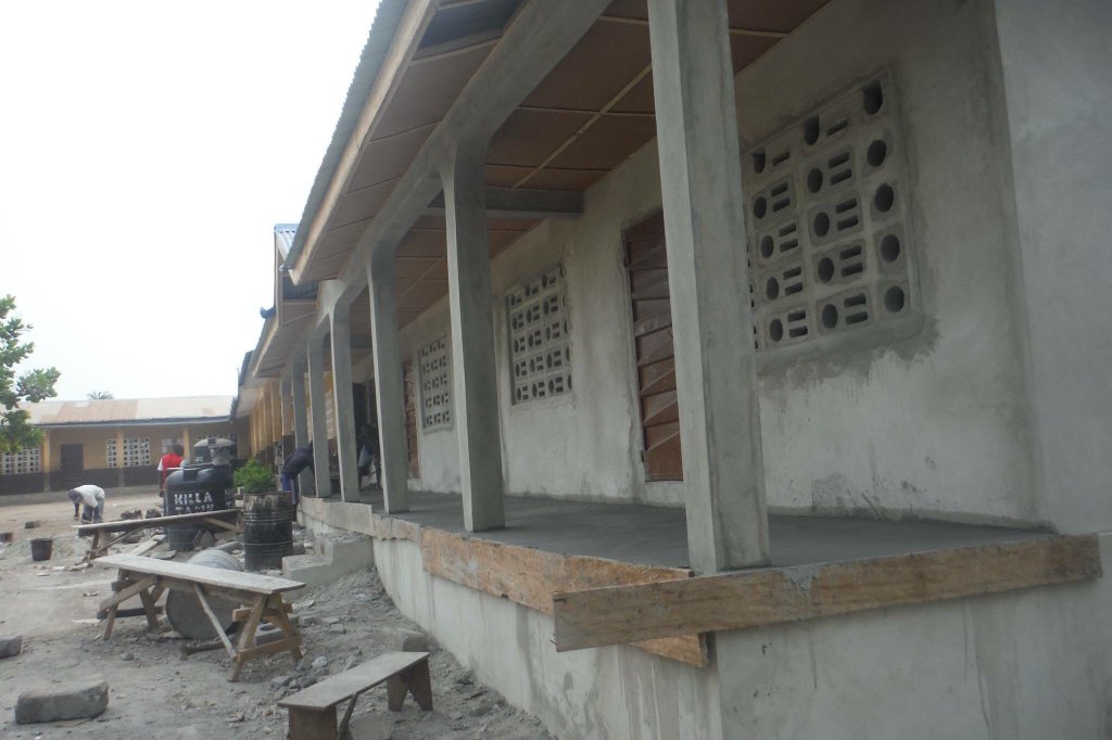 BridgeofHopeUS's tweet photo. Almost completed primary school and clinic #SierraLeone #prayforfuture #teamwithus #bridgeofhope https://t.co/cTcDecZEO5