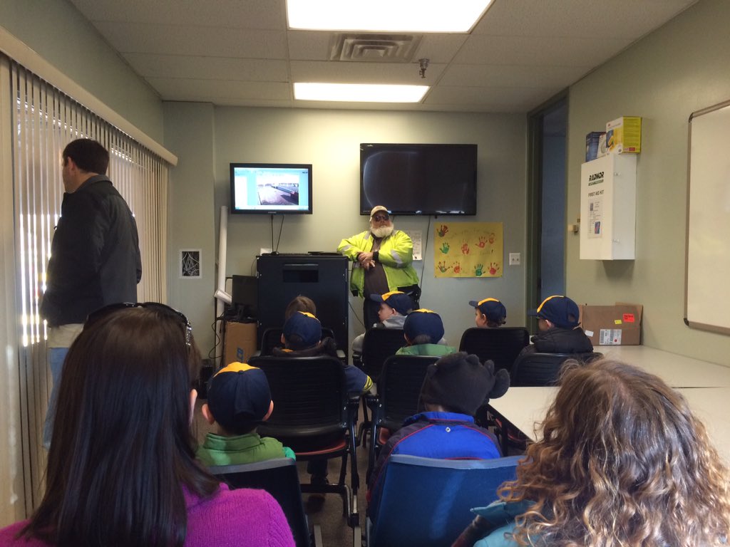 GMBulova's tweet photo. At the Fairfax County trash transfer station learning about recycling this morning for cub scouts! #pack41 https://t.co/RXBEKA6nUl