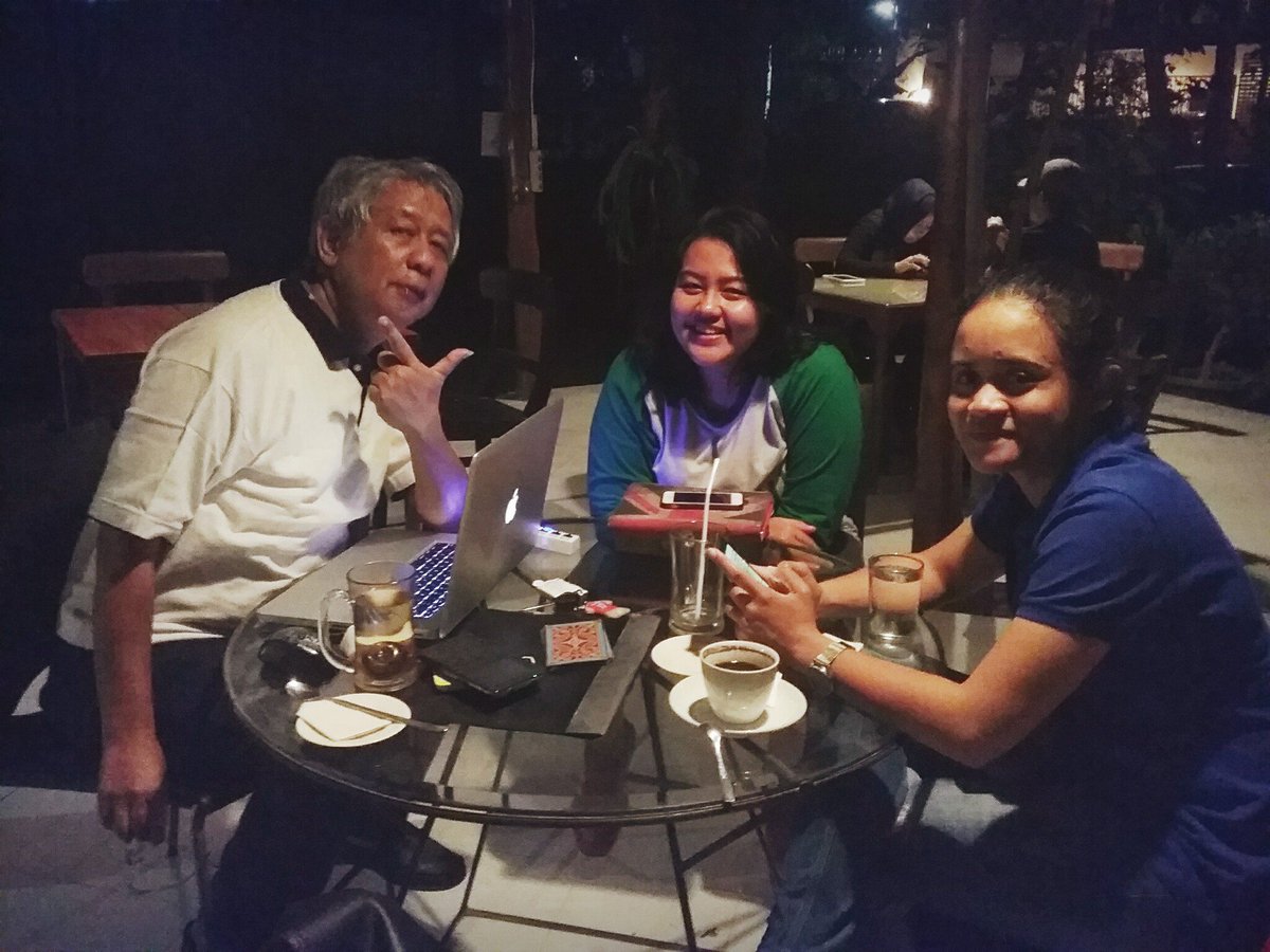 malam ini ada yang ulang tahun..! selamat ulang tahun ke 17 om <a href="/akiadishakti/">Aki Adishakti</a>, semoga selalu sehat dan mudaaa...! ❤