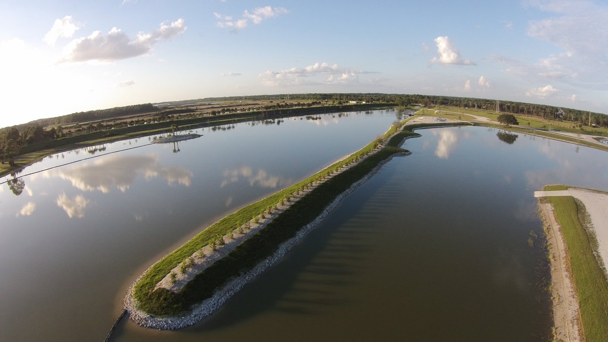 The new earth dike, built to protect the east #slalom, is now done ! Congratulations to our hard-working team !