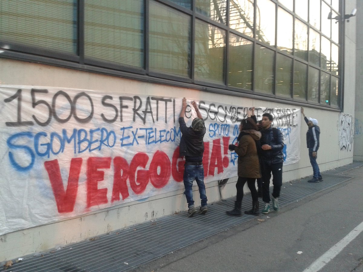 radiofujiko's tweet photo. #casa, i manifestanti via Fioravanti al grido di #ExTelecom @SocialLogBo #Bologna https://t.co/1K7FzJC28S