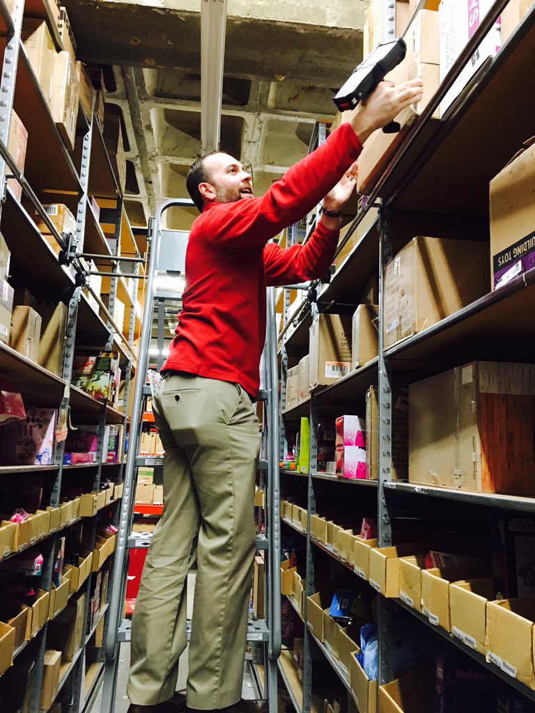 #DTL Keith and PMTBP Eric helping out! #Thank You @LydiaDiazTGT <a href="/keithlyons01/">Keith Lyons</a> @1TylerKoontz