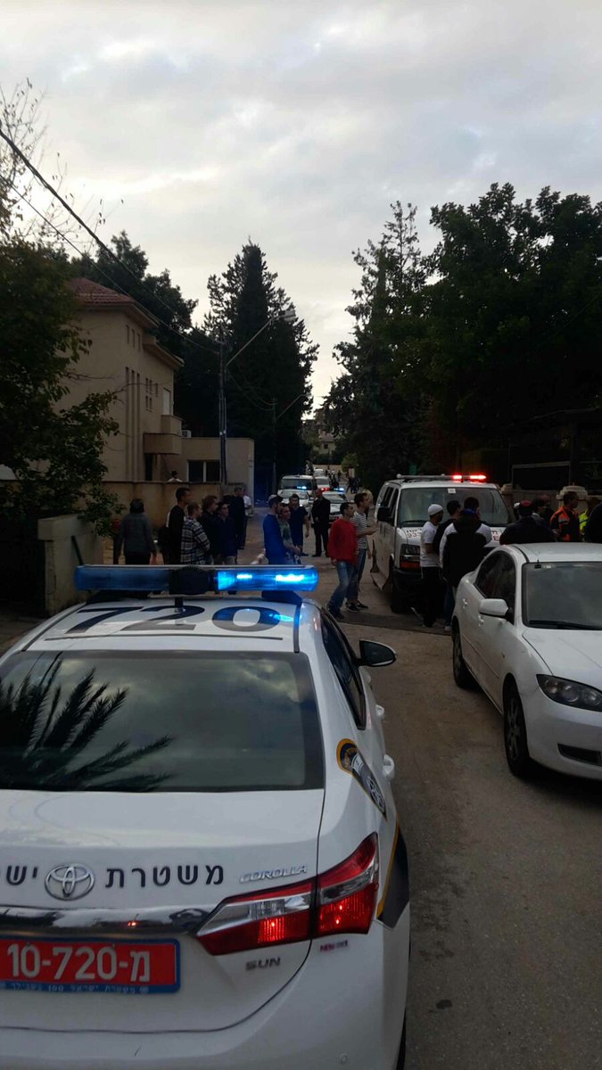 Palestino hiere al menos a tres palestinos en Tel Aviv - CWmUlAkXAAYEA-_