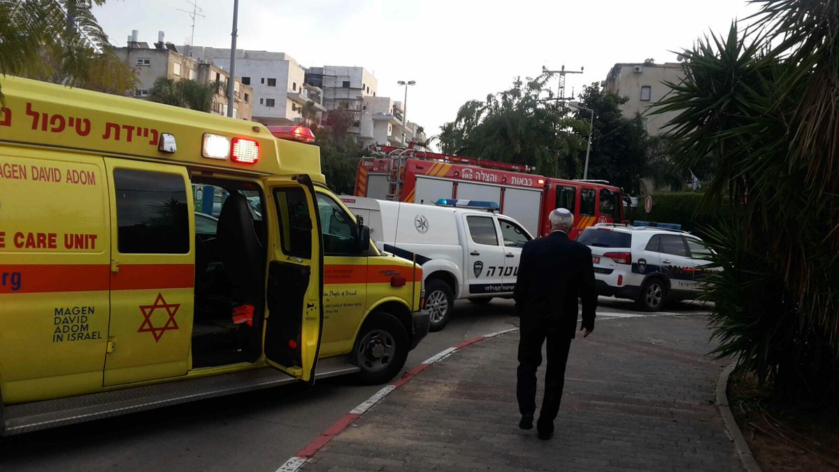 Palestino hiere al menos a tres palestinos en Tel Aviv - CWmUpBVWEAIH1Fg