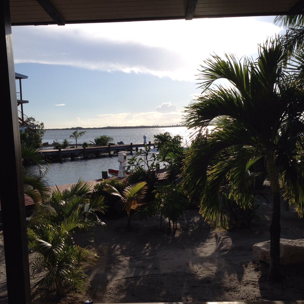 dwatson4CBB's tweet photo. Who wouldn't want to wake up to this everyday? ☀️ #goodmorning #thisview #belize #placencia #marinaresidences https://t.co/bq28zv4Ds3
