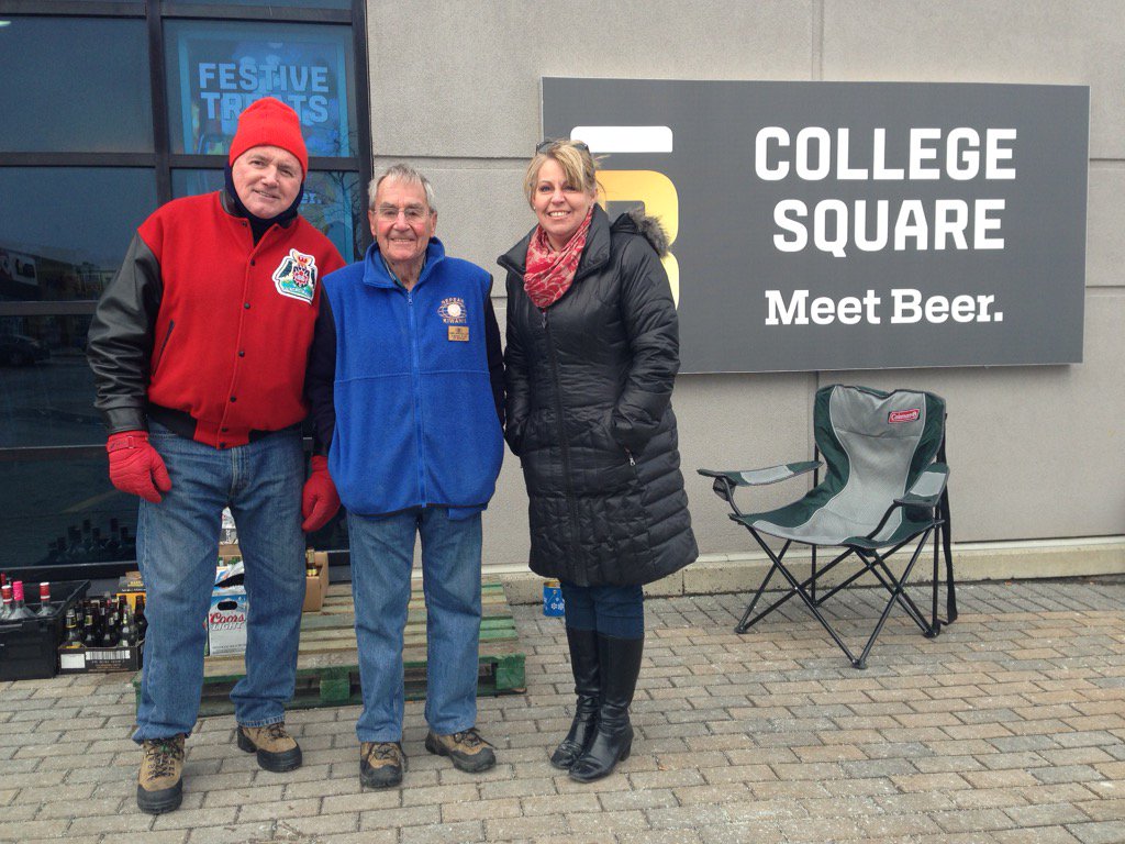CS_Exchange's tweet photo. Thank you to the Nepean Kiwanis who are volunteering again collecting bottles for #ROE2015! https://t.co/MsOCB57uIA