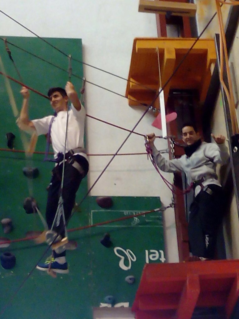 EqFinisher's tweet photo. Pasándolo como niños pequeños en el rocódromo de https://t.co/PL0cfGc2LU :) https://t.co/BQ13Xas8MA
