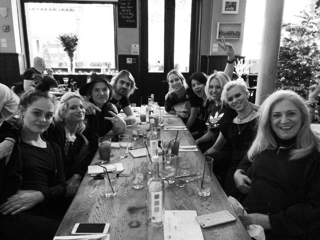 Yellowire's tweet photo. Happybirthday @sarinabee with the Fam. @gen_vivi @yellowireuk @daphnewillismusic @carlavdbergg @carmenvandenberg91 … https://t.co/P7sp3O5uNe