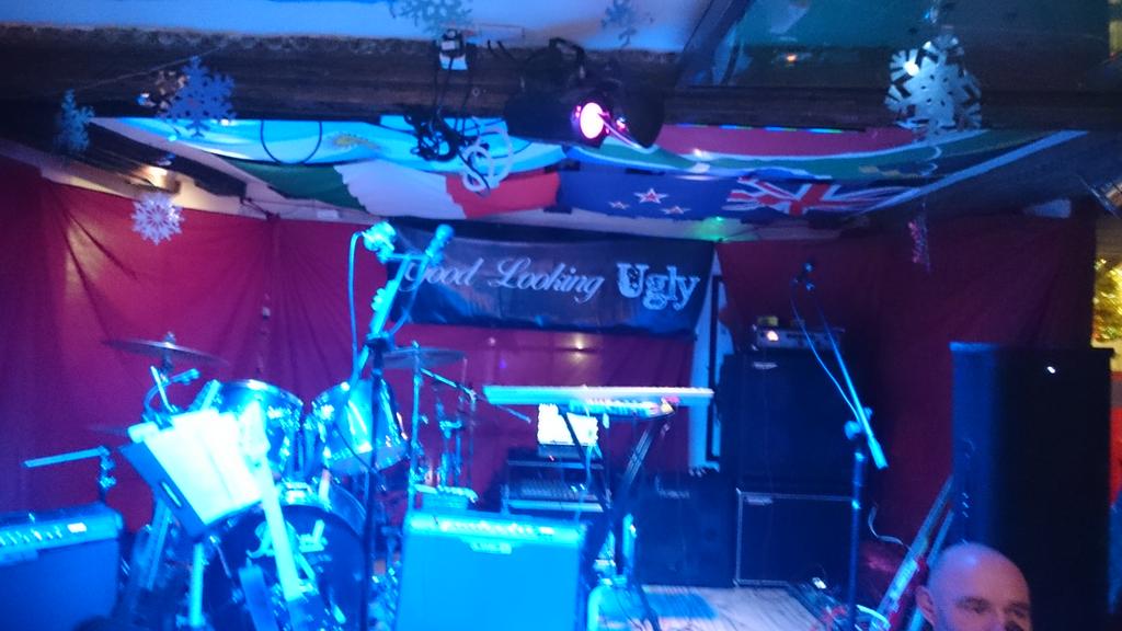 goodlookingugly's tweet photo. Thanks to everyone who turned out last night - that was a brilliant crowd! Merry Christmas everybody! https://t.co/rA1nw4Bxcp