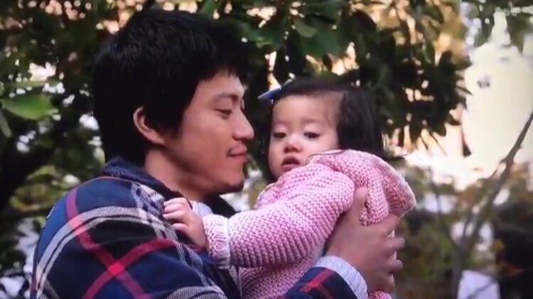 華苑 コウノドリで小栗旬の娘役を演じた芽生ちゃんが小栗旬と山田優の実子だったらしい 顔は可愛いし 小さいのに パパ って言って将来は大物タレントか なんて思ってたら 本当のパパだったからなんだね コウノドリ 芽生ちゃん T Co