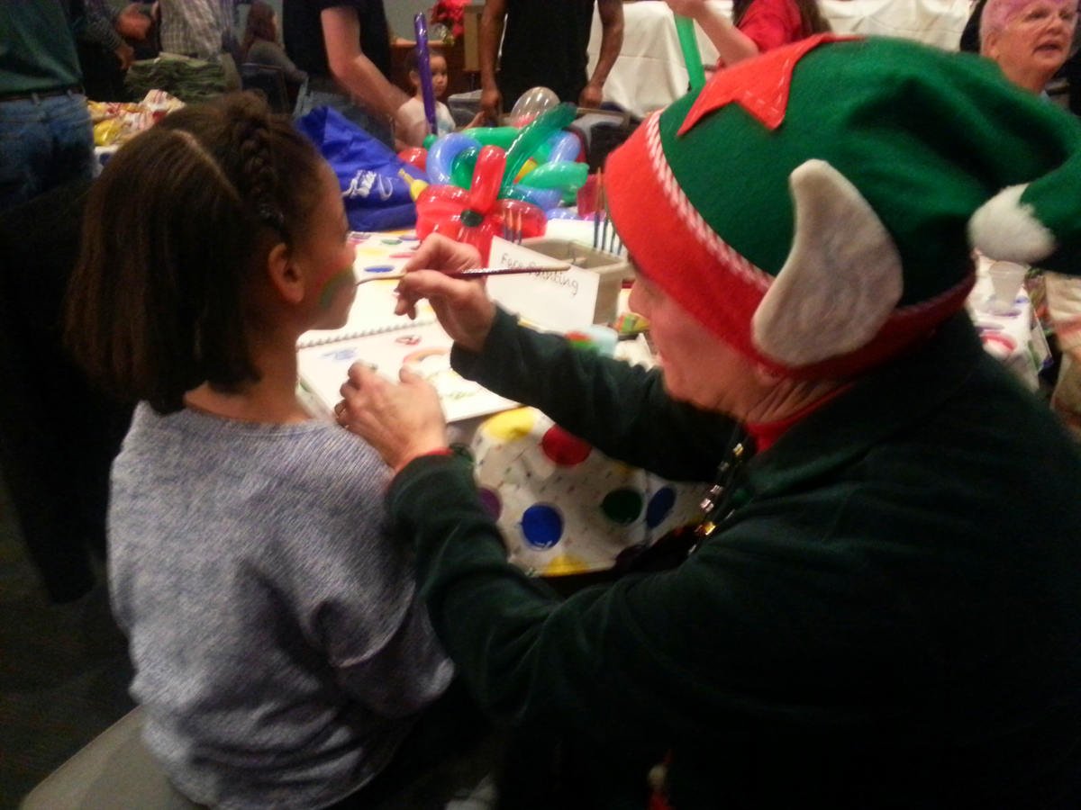 KimTunnicliffe1's tweet photo. Girl gets her face painted @ Holiday Party for Military families hosted by the #JeffCoombs Memorial Foundation. #wbz https://t.co/LSv24s0we5
