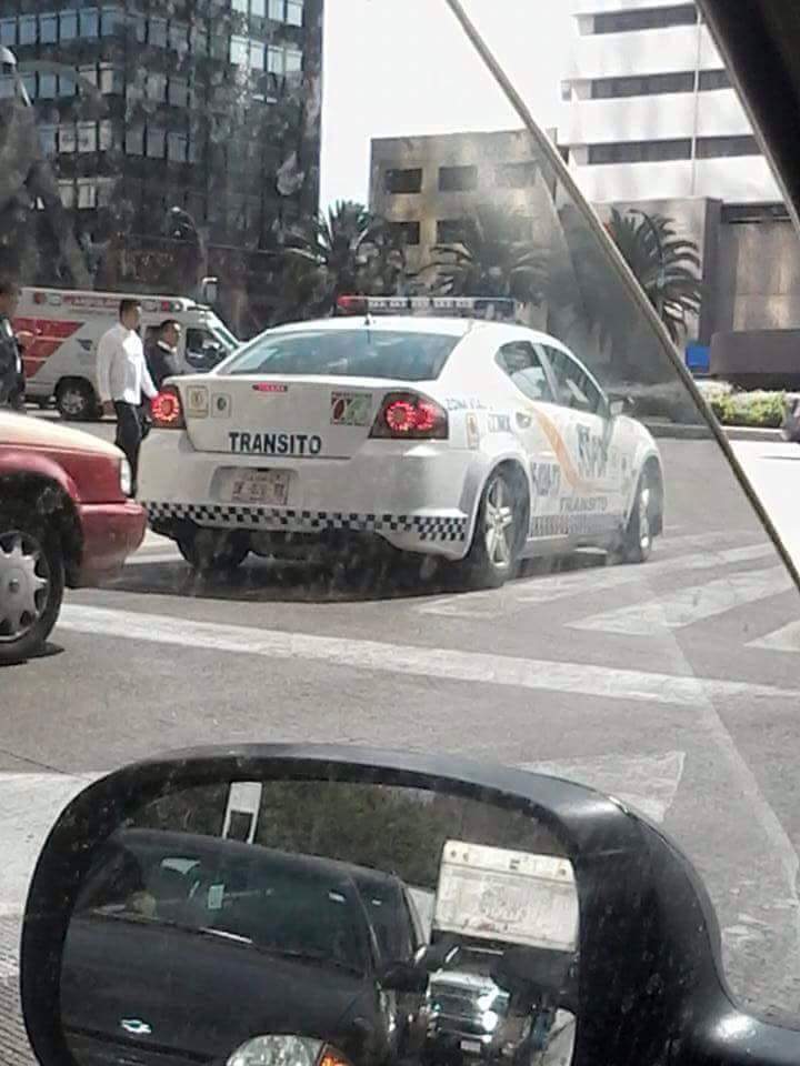 Esto es de multa?? <a href="/ManceraMiguelMX/">Miguel Ángel Mancera</a>  <a href="/En_laDelValle/">En la Del Valle</a> <a href="/trafico889/">Radio Tráfico Total</a>