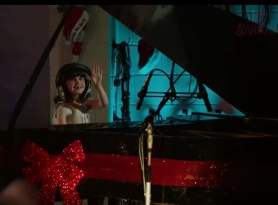 aprilwindsor69's tweet photo. I can play the piano!! https://t.co/YoehQ6soNz